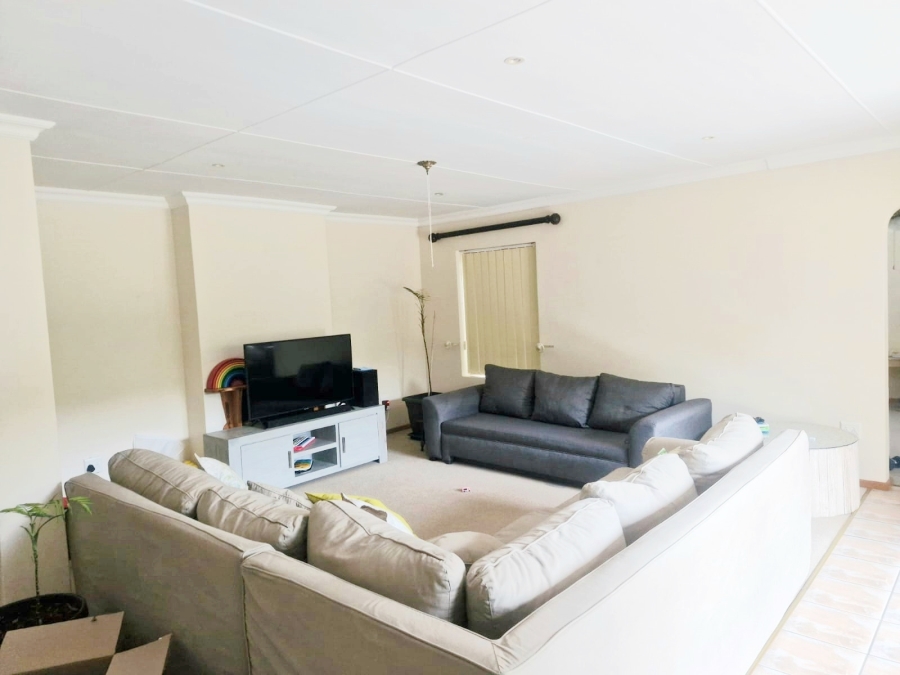 To Let 3 Bedroom Property for Rent in The Island Western Cape